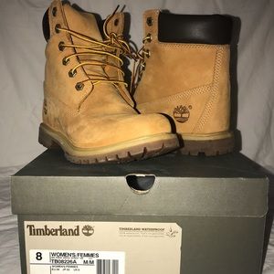 ❥Timberlands Size 8 | Tan Wedge Heel -WornOnce-
